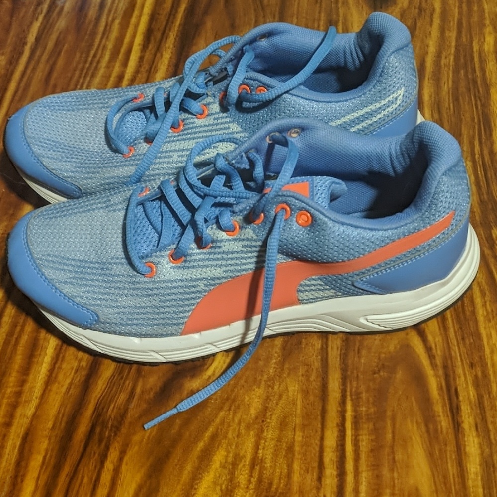 US Size 8 Puma Running shoes